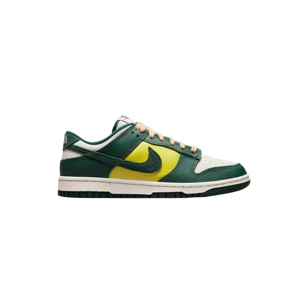 Nike Dunk Low SE "Noble Green' (W)